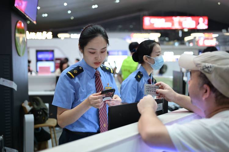 中国正试图将东风-41导弹搬上列车高铁拉着东风-41全国跑?外媒:(图6) 中国正试图将东风-41导弹搬上列车高铁拉着东风-41全国跑?外媒:(图6)