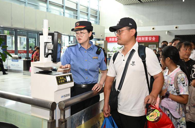 中国正试图将东风-41导弹搬上列车高铁拉着东风-41全国跑？外媒：(图8)